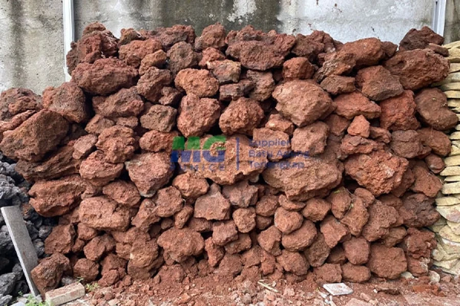 batu apung merah besar